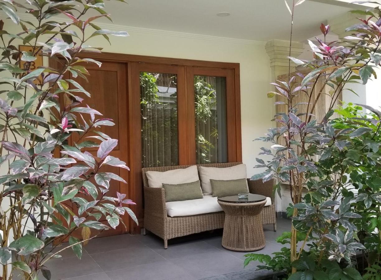 Puri Raja Hotel Legian Exteriör bild