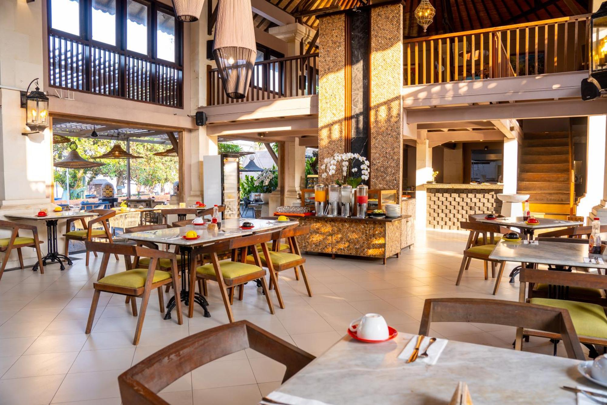 Puri Raja Hotel Legian Exteriör bild