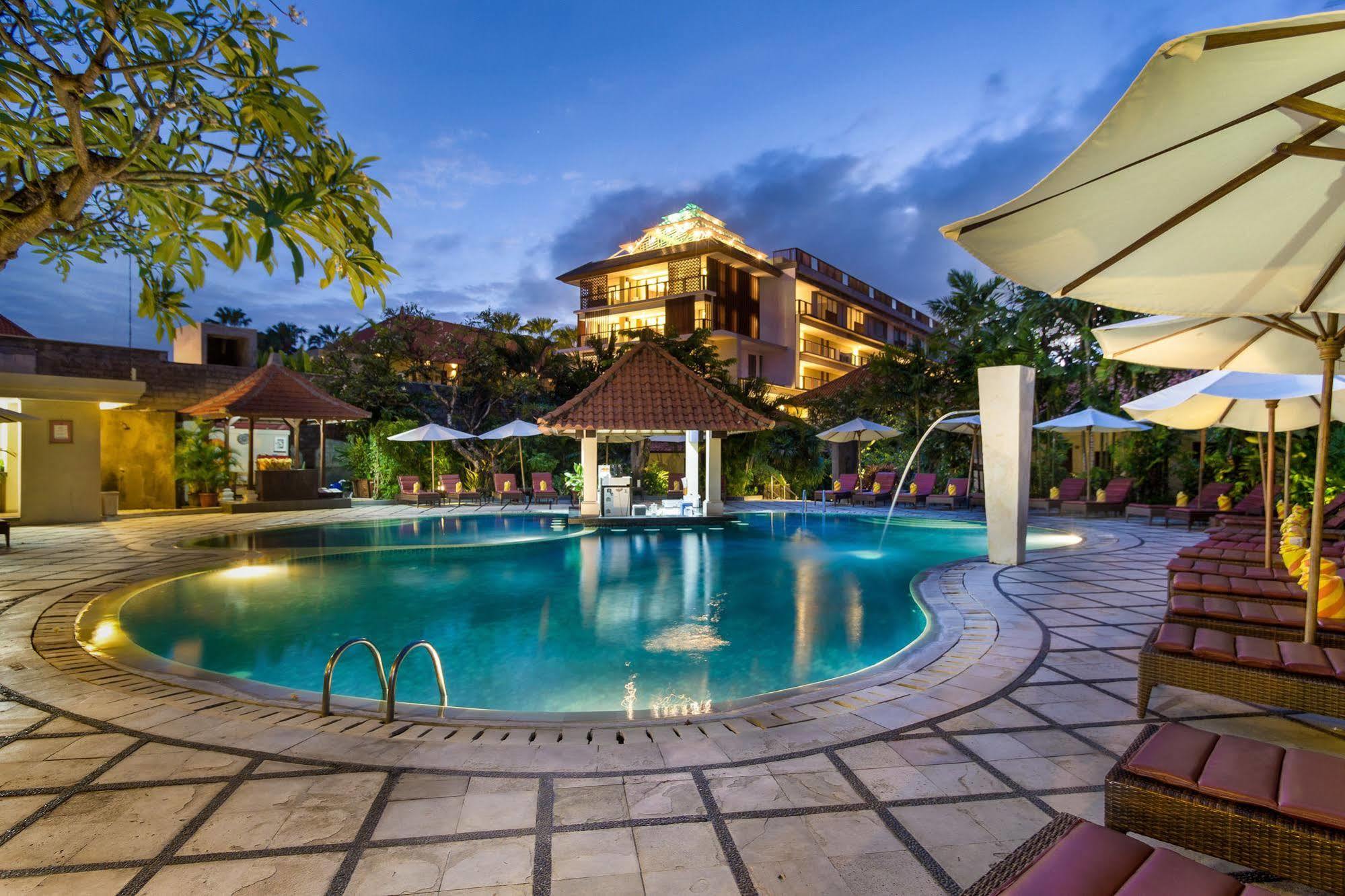 Puri Raja Hotel Legian Exteriör bild
