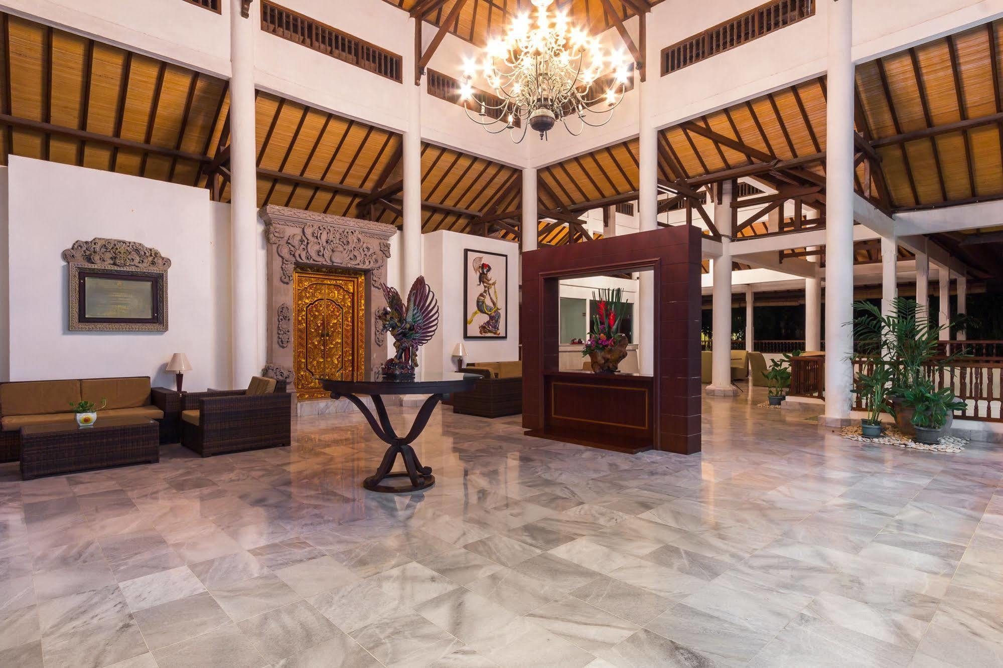 Puri Raja Hotel Legian Exteriör bild